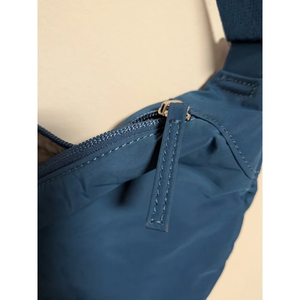 Athleta Women Blue All About Crossbody Bag Crescent Nylon Zip One Size‎